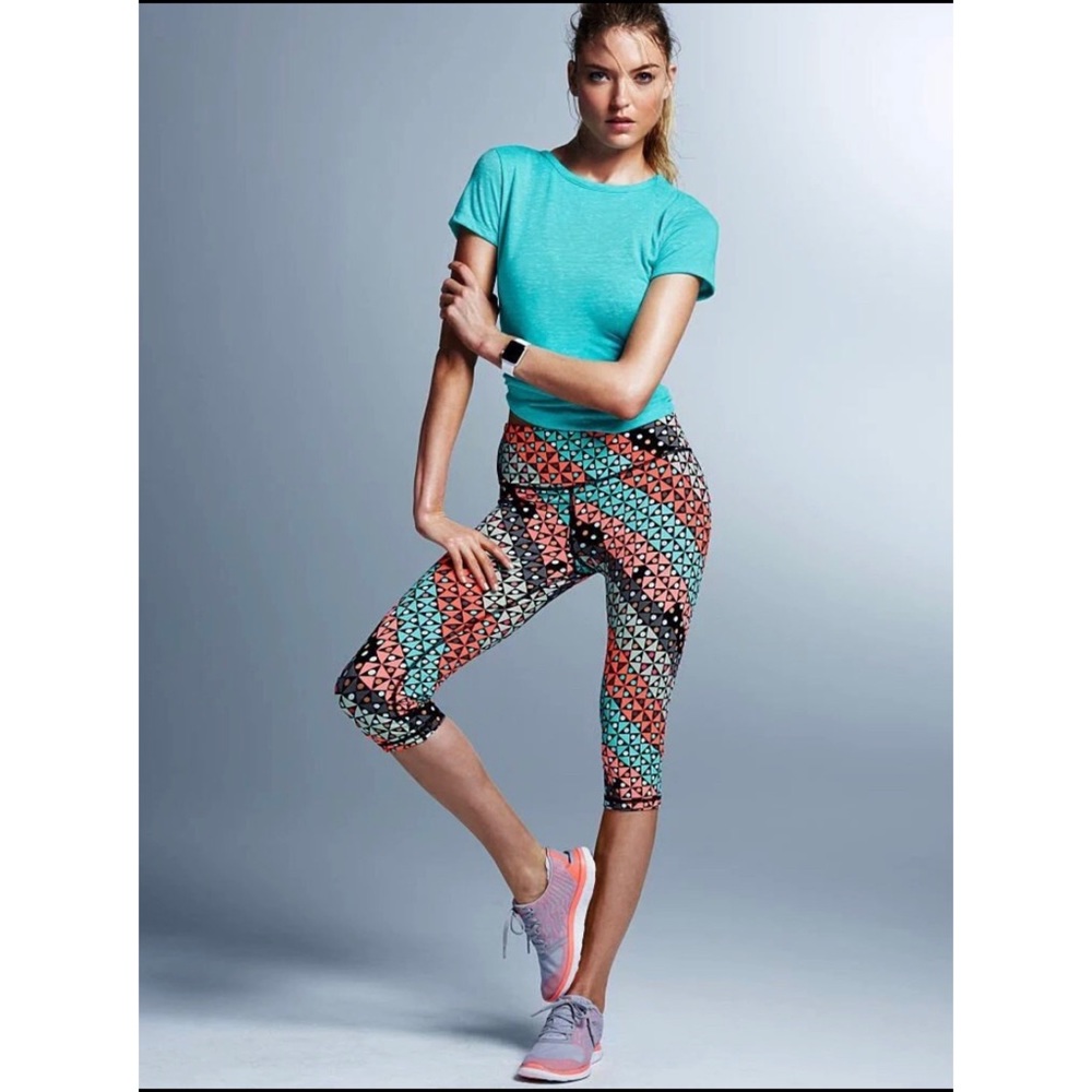 Victoria’s Secret VSX Sport Cropped Leggings Size Small